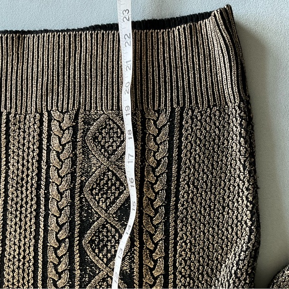 Veronica Beard cable knit gold foil sweater Size Xl, feels more like a Medium - Picture 7 of 7
